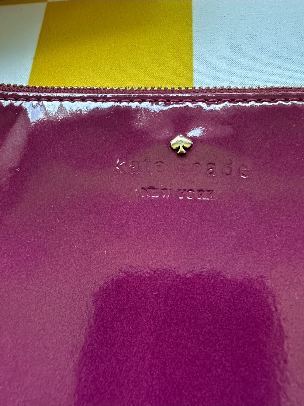 ✨ KATE SPADE ✨ Patent Leather Wristlet Clutch - Magenta GLOSSY with box - Picture 3 of 9